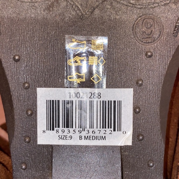 Unbridled Ariat slip on cowgirl boot heel. - Picture 4 of 6